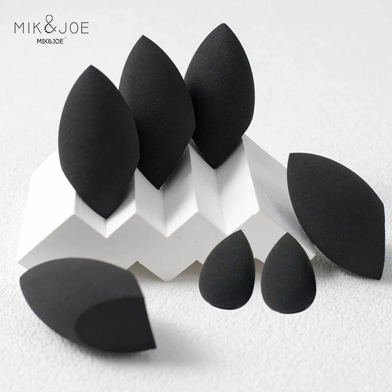 Lot de 2 éponges de maquillage noires en forme d’œuf Beauty Sponge - Sans latex, réutilisables, pour un fond de teint, un contouring et un illuminateur impeccables
