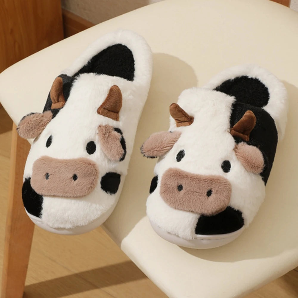 Chaussons d’intérieur d’hiver pour couples, chauds et en peluche, style neutre avec motif vache cartoon, antidérapants, confortables, en coton, pour hommes et femmes