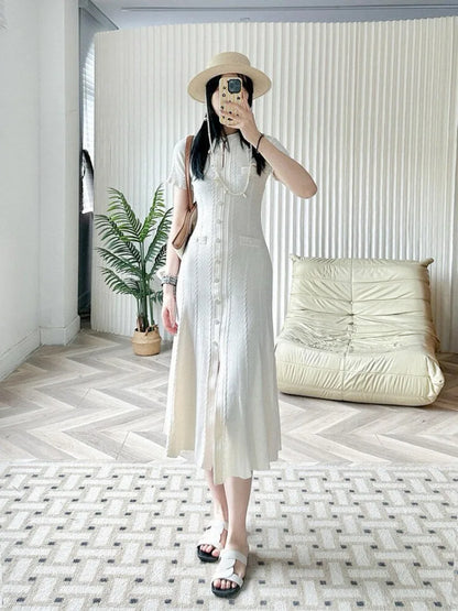 Robe longue élégante en tricot français ajouré, à fils, à simple boutonnage, coupe slim, style vintage à torsades, à boutons, à manches courtes à volants