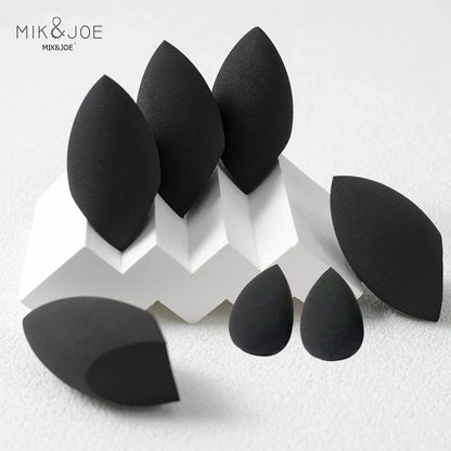 Lot de 2 éponges de maquillage noires en forme d’œuf Beauty Sponge - Sans latex, réutilisables, pour un fond de teint, un contouring et un illuminateur impeccables