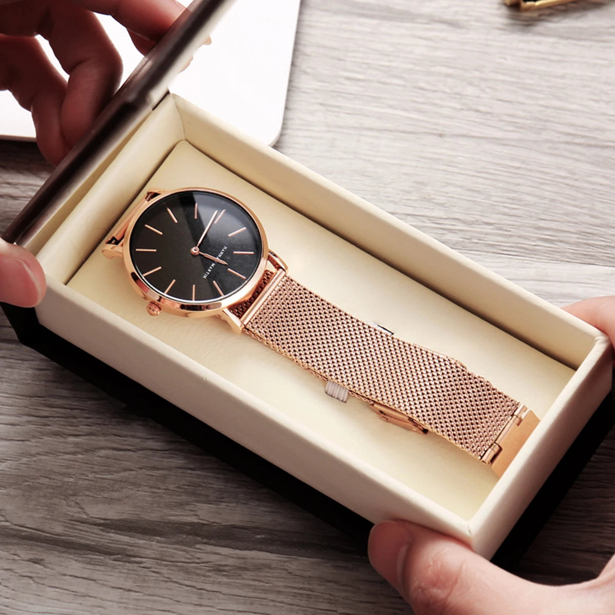 Montre pour femme HANNAH MARTIN en acier inoxydable de qualité, mouvement à quartz japonais, étanche, 36 mm, entièrement or rose, idéale pour le dropshipping.