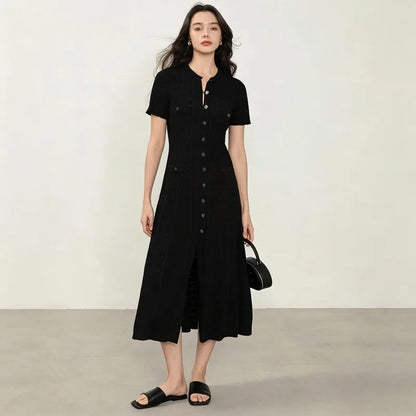 Robe longue élégante en tricot français ajouré, à fils, à simple boutonnage, coupe slim, style vintage à torsades, à boutons, à manches courtes à volants