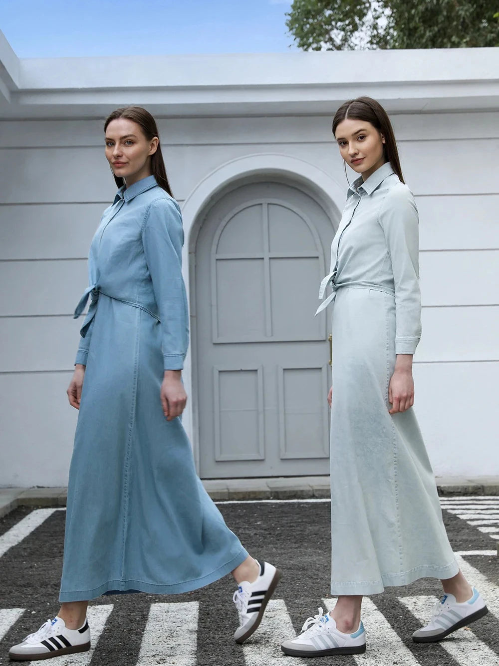 AP SS25 robe chemise et blouse cache-cœur en denim léger pour femmes