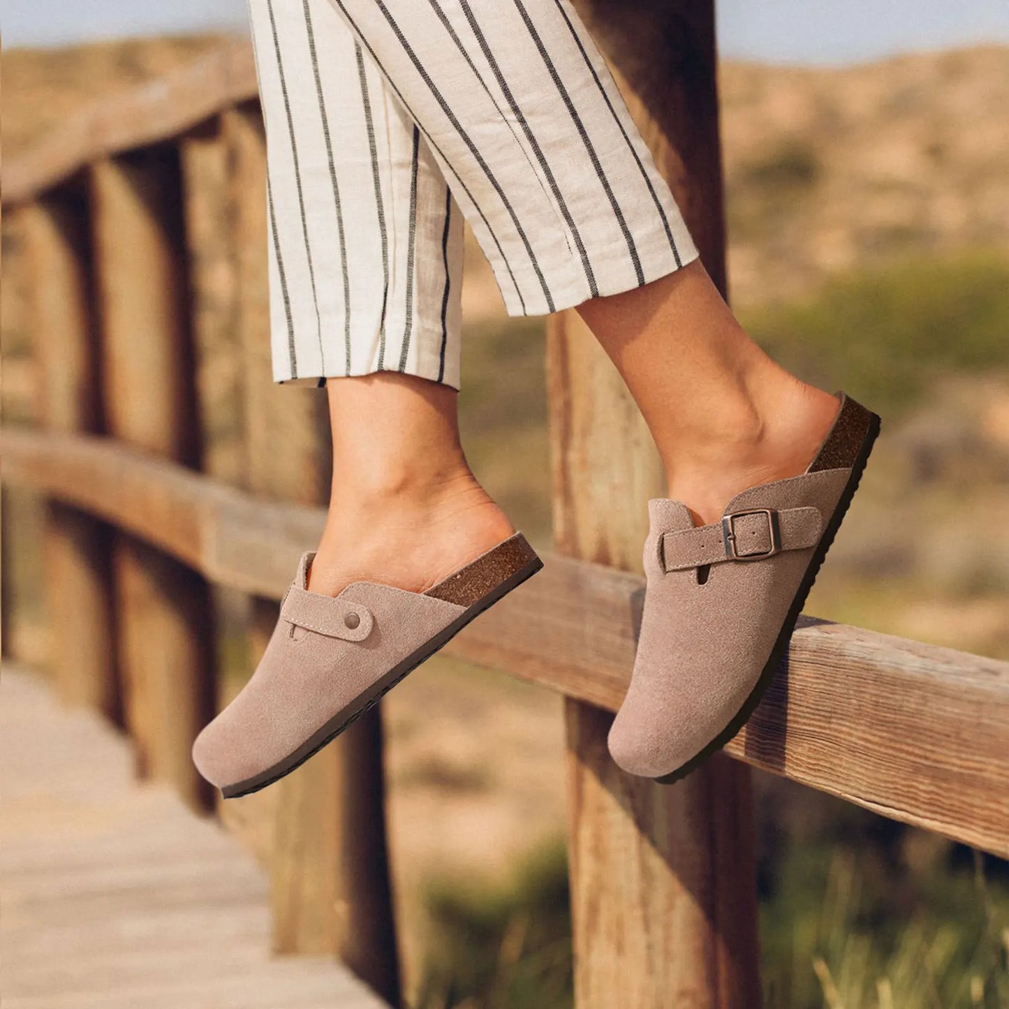 Mules en daim pour femmes Comwarm Fashion, pantoufles, sabots pour hommes, sandales à semelle intérieure en liège avec soutien de la voûte plantaire, claquettes d’extérieur pour la plage, chaussures d’intérieur