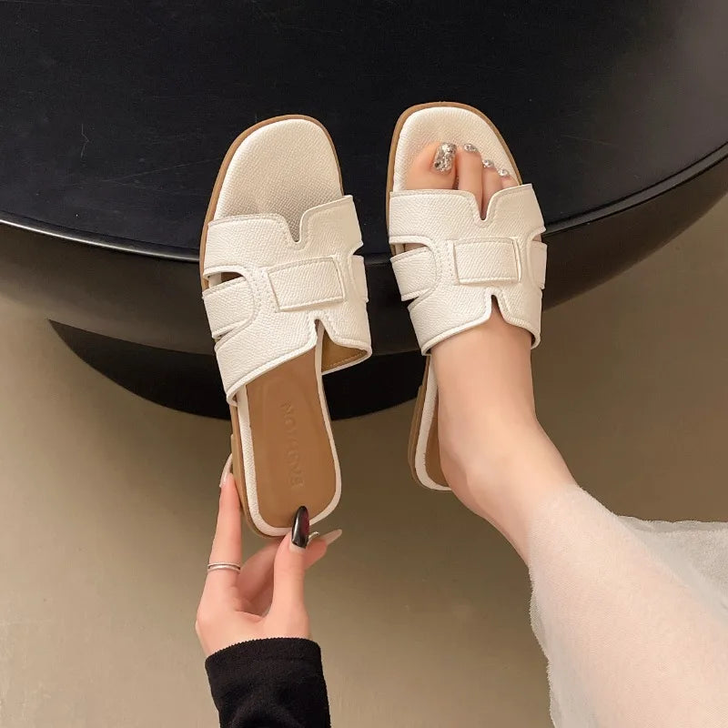 Nouvelles pantoufles d’été tendance pour femmes, sandales plates à bout carré pour femme, bout ouvert, confortables, antidérapantes, claquettes de plage pour femmes, pantoufles pour femmes