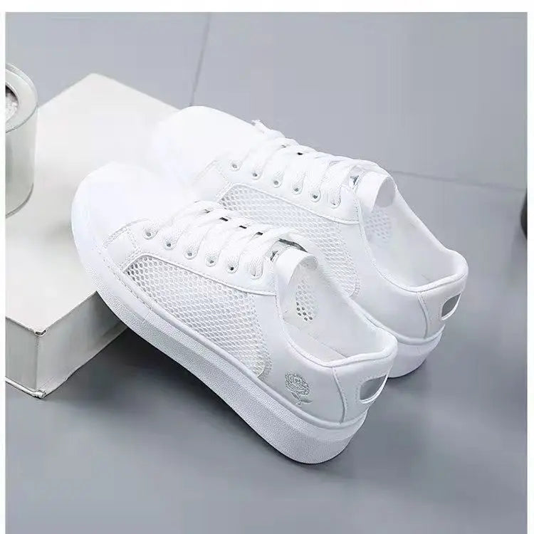 Chaussures décontractées en cuir PU pour femmes, nouvelles chaussures femme 2025, baskets blanches mode brodées, respirantes, à fleurs, à lacets, baskets pour femmes