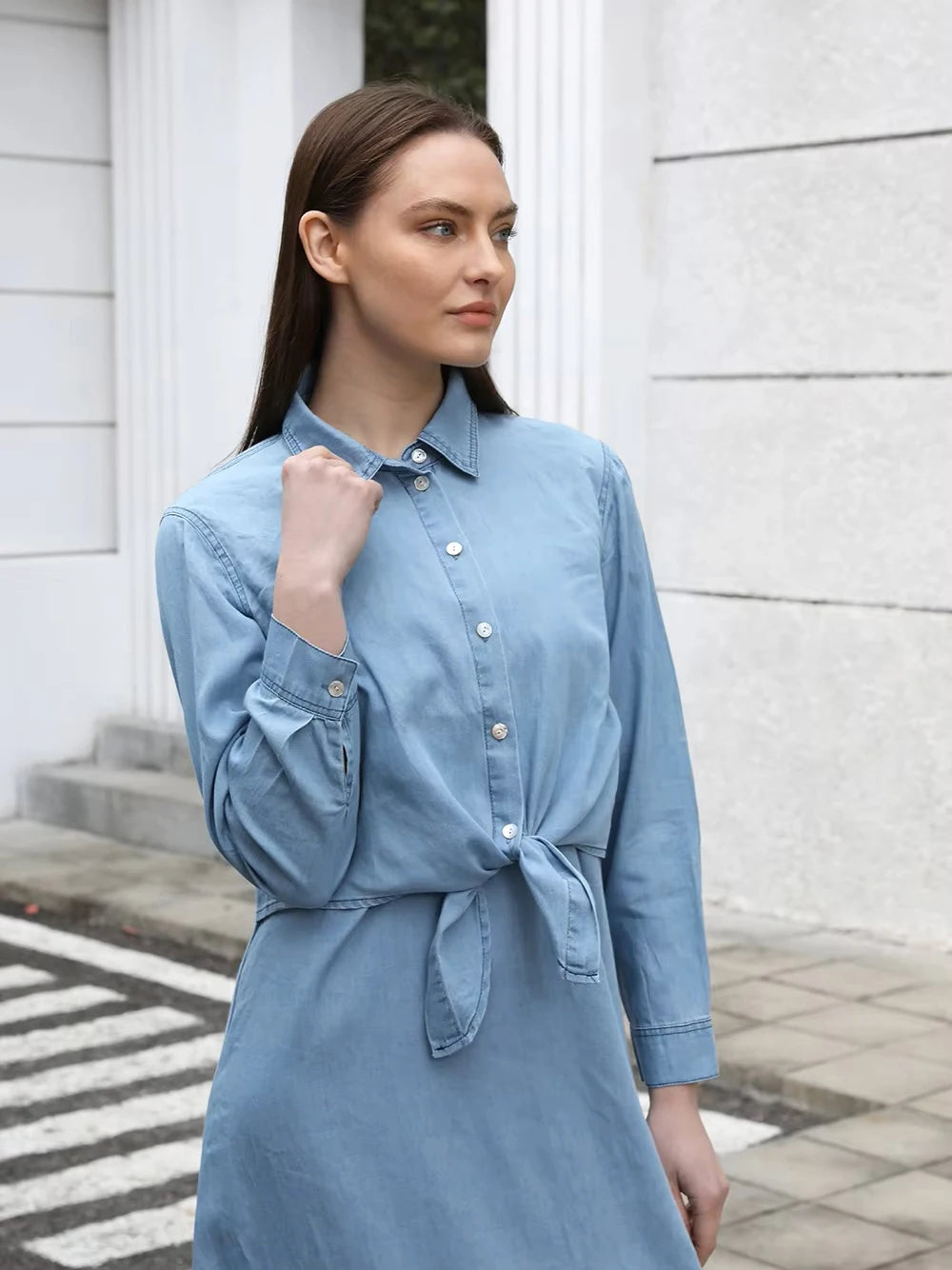 AP SS25 robe chemise et blouse cache-cœur en denim léger pour femmes