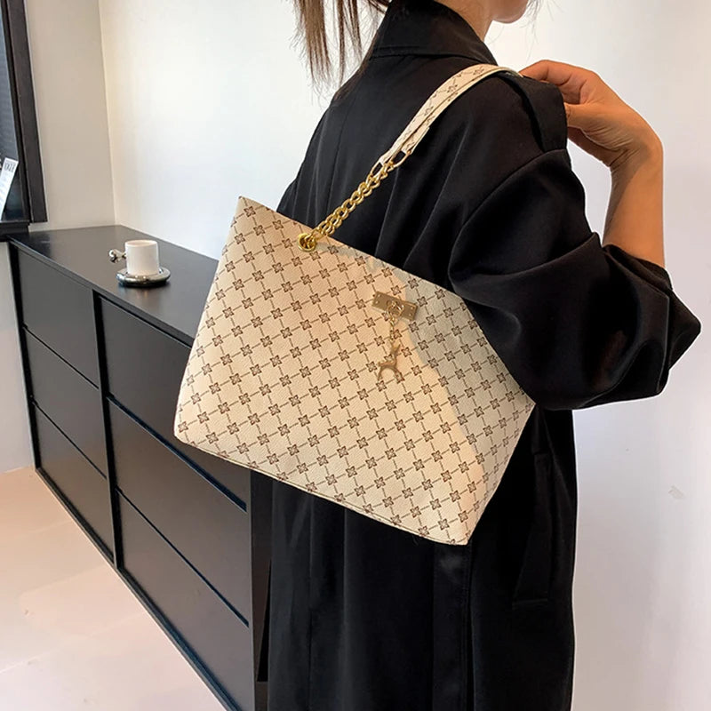 Nouveau sac à main pour la presbytie, texture en cuir souple, grand cabas grande capacité pour femme avec accessoires suspendus, sac à bandoulière