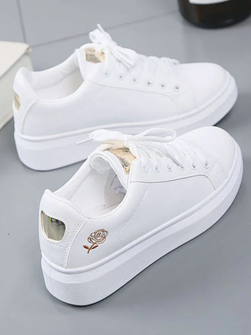 Chaussures décontractées en cuir PU pour femmes, nouvelles chaussures femme 2025, baskets blanches mode brodées, respirantes, à fleurs, à lacets, baskets pour femmes