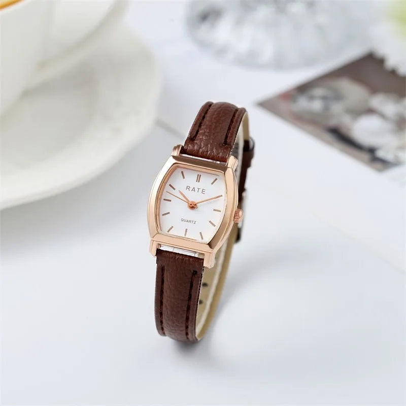 Montre pour femme tendance avec petits chiffres arabes, montre à quartz avec bracelet en cuir



Style : Luxe

Étanchéité : 3 Bar

Poids : 60 g