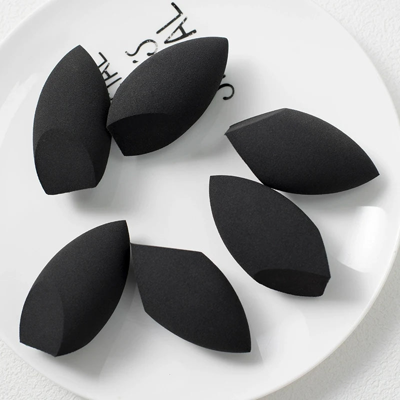 Lot de 2 éponges de maquillage noires en forme d’œuf Beauty Sponge - Sans latex, réutilisables, pour un fond de teint, un contouring et un illuminateur impeccables