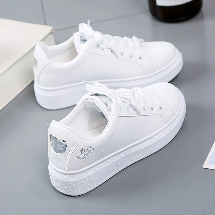 Chaussures décontractées en cuir PU pour femmes, nouvelles chaussures femme 2025, baskets blanches mode brodées, respirantes, à fleurs, à lacets, baskets pour femmes