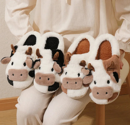 Chaussons d’intérieur d’hiver pour couples, chauds et en peluche, style neutre avec motif vache cartoon, antidérapants, confortables, en coton, pour hommes et femmes