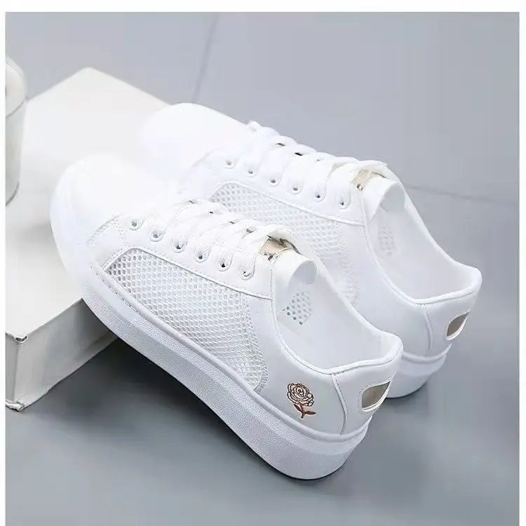 Chaussures décontractées en cuir PU pour femmes, nouvelles chaussures femme 2025, baskets blanches mode brodées, respirantes, à fleurs, à lacets, baskets pour femmes
