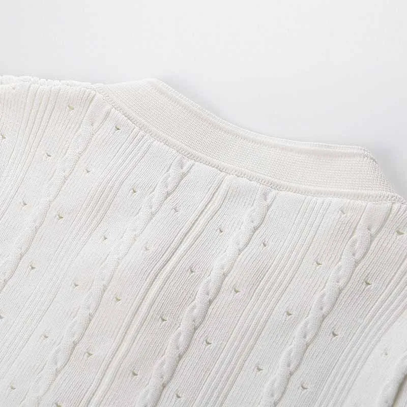 Robe longue élégante en tricot français ajouré, à fils, à simple boutonnage, coupe slim, style vintage à torsades, à boutons, à manches courtes à volants