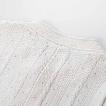 Robe longue élégante en tricot français ajouré, à fils, à simple boutonnage, coupe slim, style vintage à torsades, à boutons, à manches courtes à volants