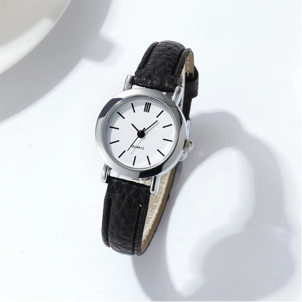 Montre pour femme tendance avec petits chiffres arabes, montre à quartz avec bracelet en cuir



Style : Luxe

Étanchéité : 3 Bar

Poids : 60 g