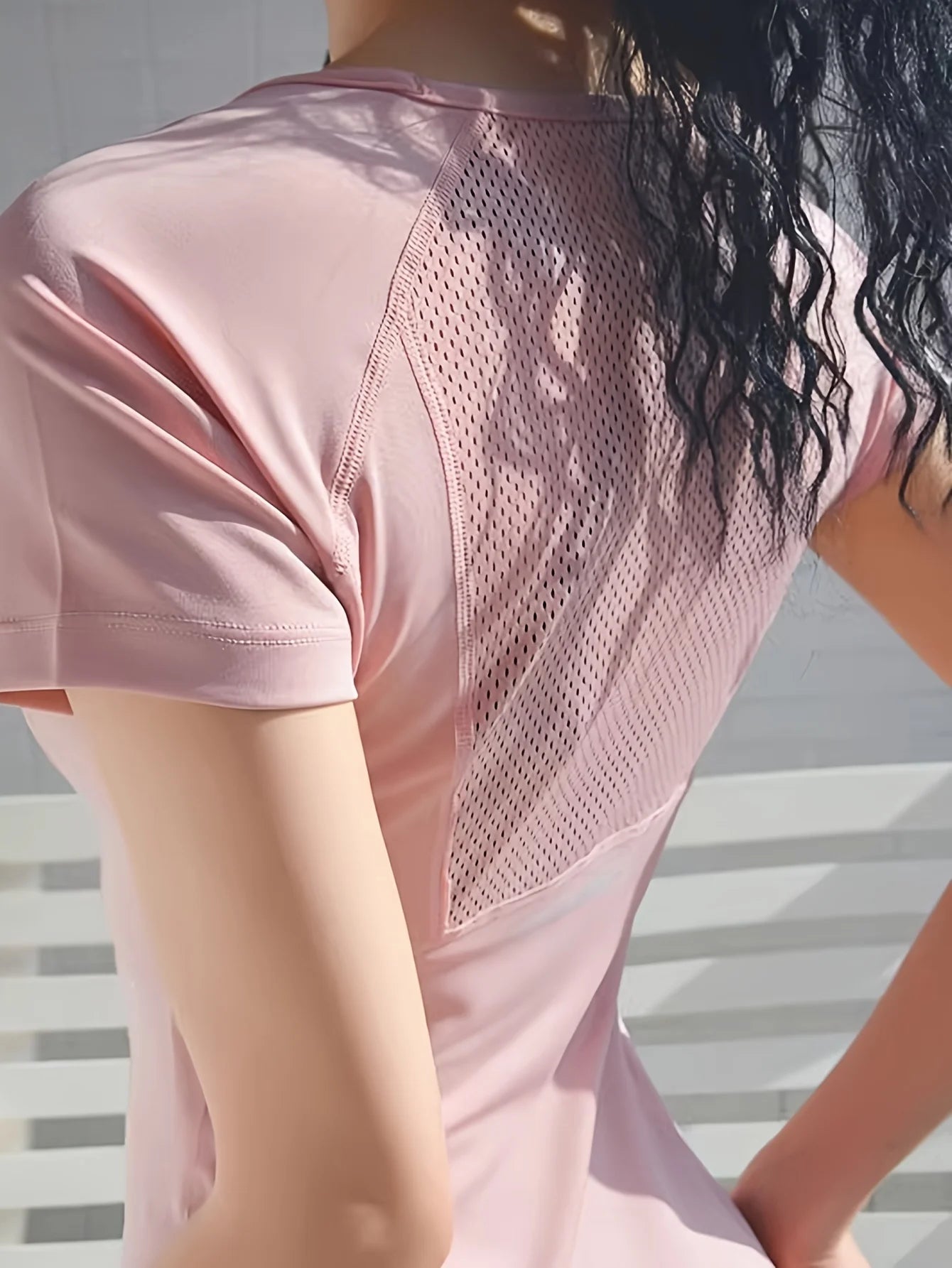 T-shirt de sport pour femmes, été, respirant, dos sexy, tenue de fitness, séchage rapide, haut à manches courtes pour la course, l’entraînement et le yoga