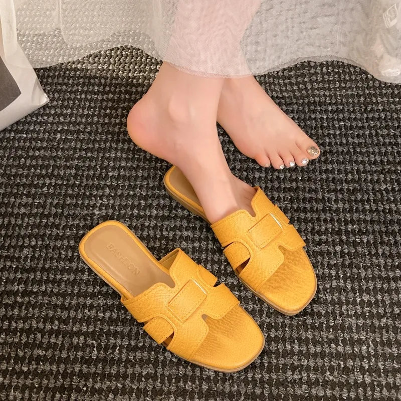 Nouvelles pantoufles d’été tendance pour femmes, sandales plates à bout carré pour femme, bout ouvert, confortables, antidérapantes, claquettes de plage pour femmes, pantoufles pour femmes