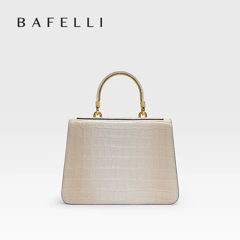 Le sac à main en cuir véritable BAFELLI au motif crocodile tendance est doté d’une bandoulière amovible en cuir de vache, adaptée au port à la main.