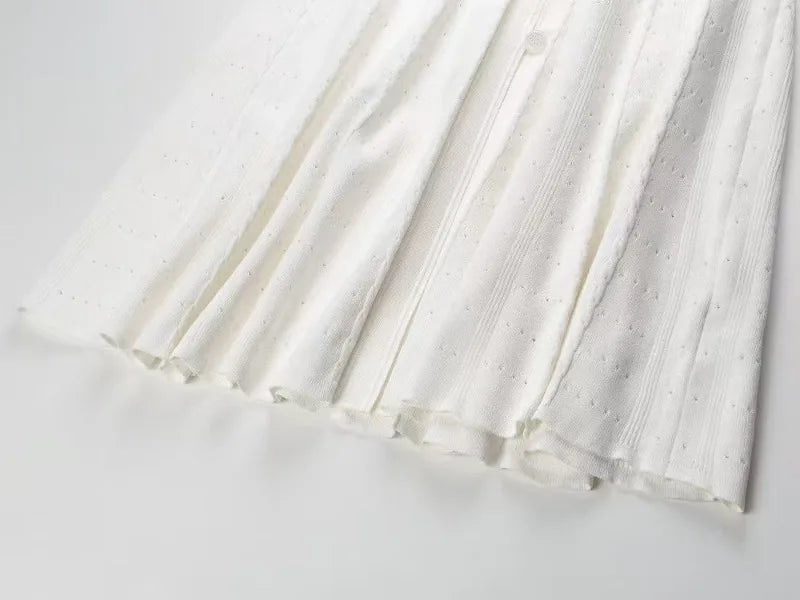 Robe longue élégante en tricot français ajouré, à fils, à simple boutonnage, coupe slim, style vintage à torsades, à boutons, à manches courtes à volants