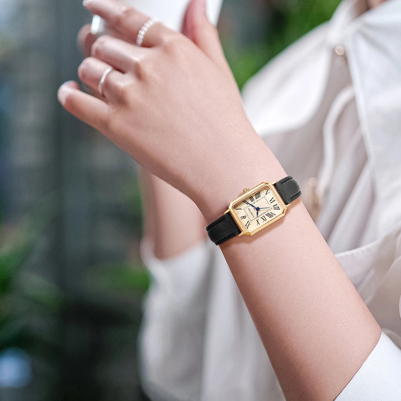 Montre-bracelet décontractée rétro à affichage numérique, cadran carré, bracelet en cuir, montre à quartz tendance pour femme, idée cadeau