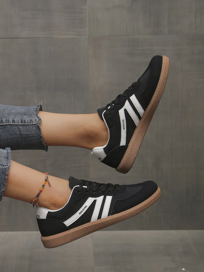 Baskets d'automne pour femmes à couleurs mélangées, mode à empiècements, chaussures vulcanisées à talon plat, chaussures décontractées en cuir PU antidérapantes à lacets pour femmes