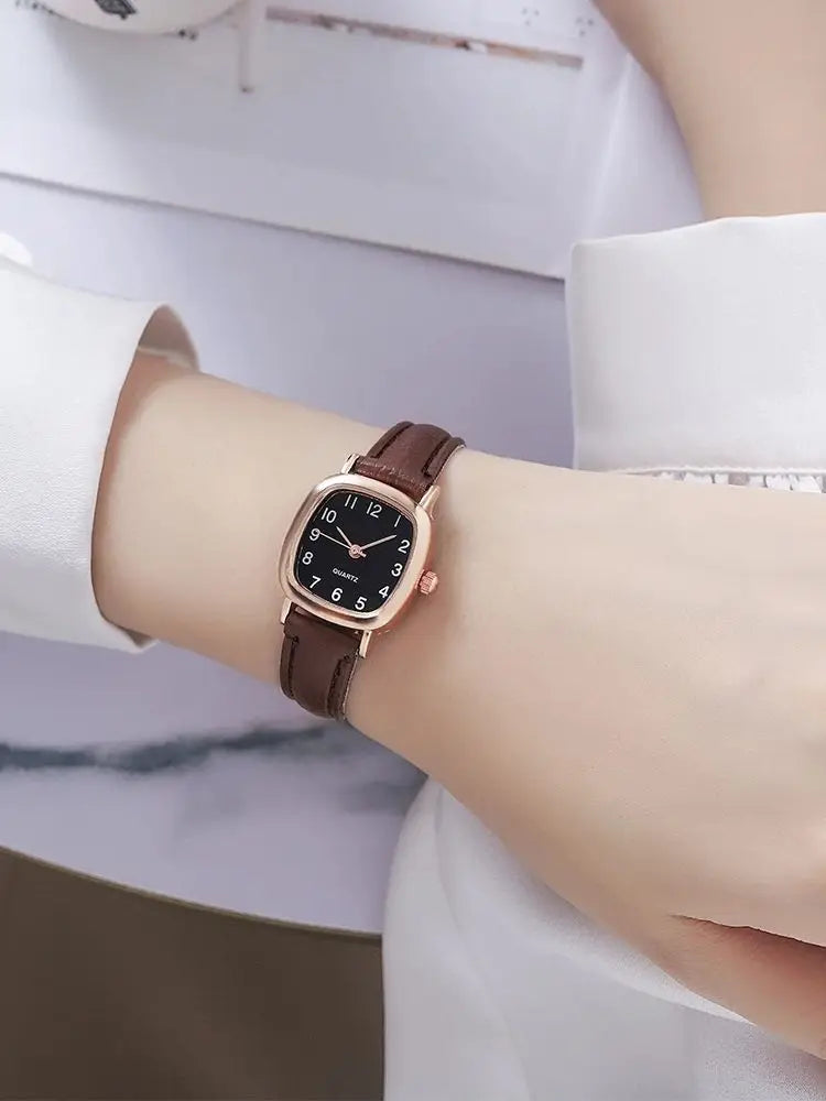 Montre pour femme tendance avec petits chiffres arabes, montre à quartz avec bracelet en cuir



Style : Luxe

Étanchéité : 3 Bar

Poids : 60 g
