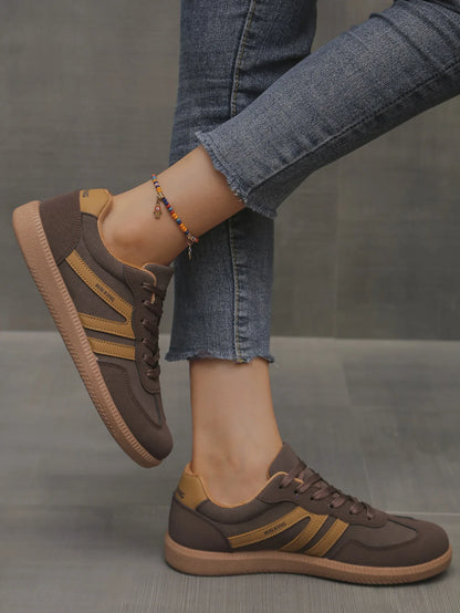Baskets d'automne pour femmes à couleurs mélangées, mode à empiècements, chaussures vulcanisées à talon plat, chaussures décontractées en cuir PU antidérapantes à lacets pour femmes