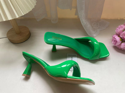 Nouvelles pantoufles pour femmes, sexy, en cuir, à bride arrière, talons aiguilles style romain, élégantes, talon original, bout carré, satinées, à enfiler, chaussures femme Zapatillas