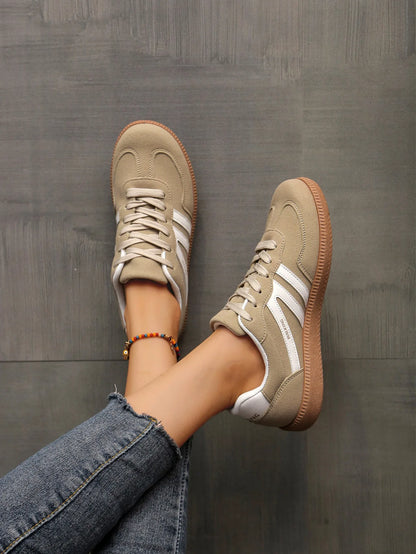 Baskets d'automne pour femmes à couleurs mélangées, mode à empiècements, chaussures vulcanisées à talon plat, chaussures décontractées en cuir PU antidérapantes à lacets pour femmes