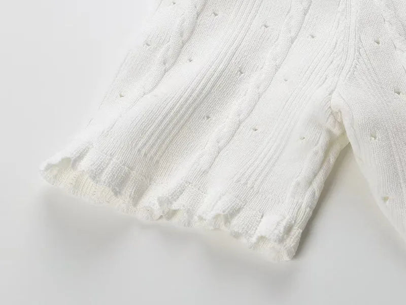 Robe longue élégante en tricot français ajouré, à fils, à simple boutonnage, coupe slim, style vintage à torsades, à boutons, à manches courtes à volants