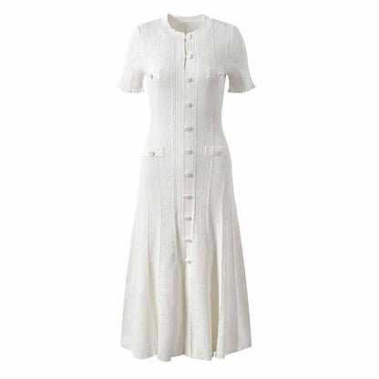 Robe longue élégante en tricot français ajouré, à fils, à simple boutonnage, coupe slim, style vintage à torsades, à boutons, à manches courtes à volants