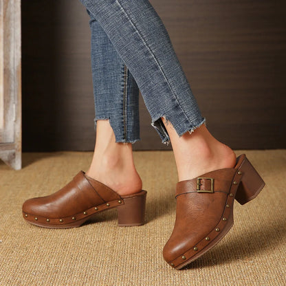 Mules à rivets pour femmes, boucle de ceinture, sandales à bout rond fermé, talons hauts épais, chaussures en cuir pour femme, rétro et décontractées