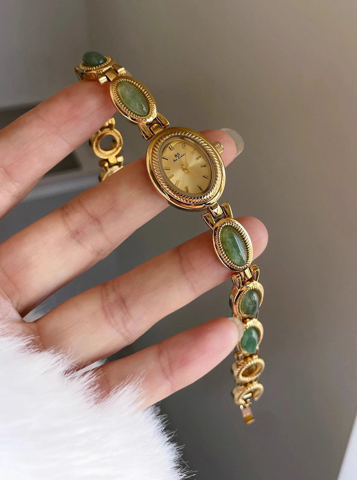 Montres de luxe haut de gamme pour femme, élégante montre-bracelet en quartz avec bijoux verts en jade, cadeau pour femme, montre habillée tendance pour dame