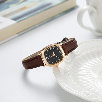 Montre pour femme tendance avec petits chiffres arabes, montre à quartz avec bracelet en cuir



Style : Luxe

Étanchéité : 3 Bar

Poids : 60 g