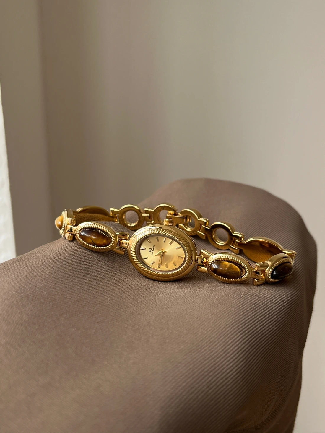 Montres de luxe haut de gamme pour femme, élégante montre-bracelet en quartz avec bijoux verts en jade, cadeau pour femme, montre habillée tendance pour dame