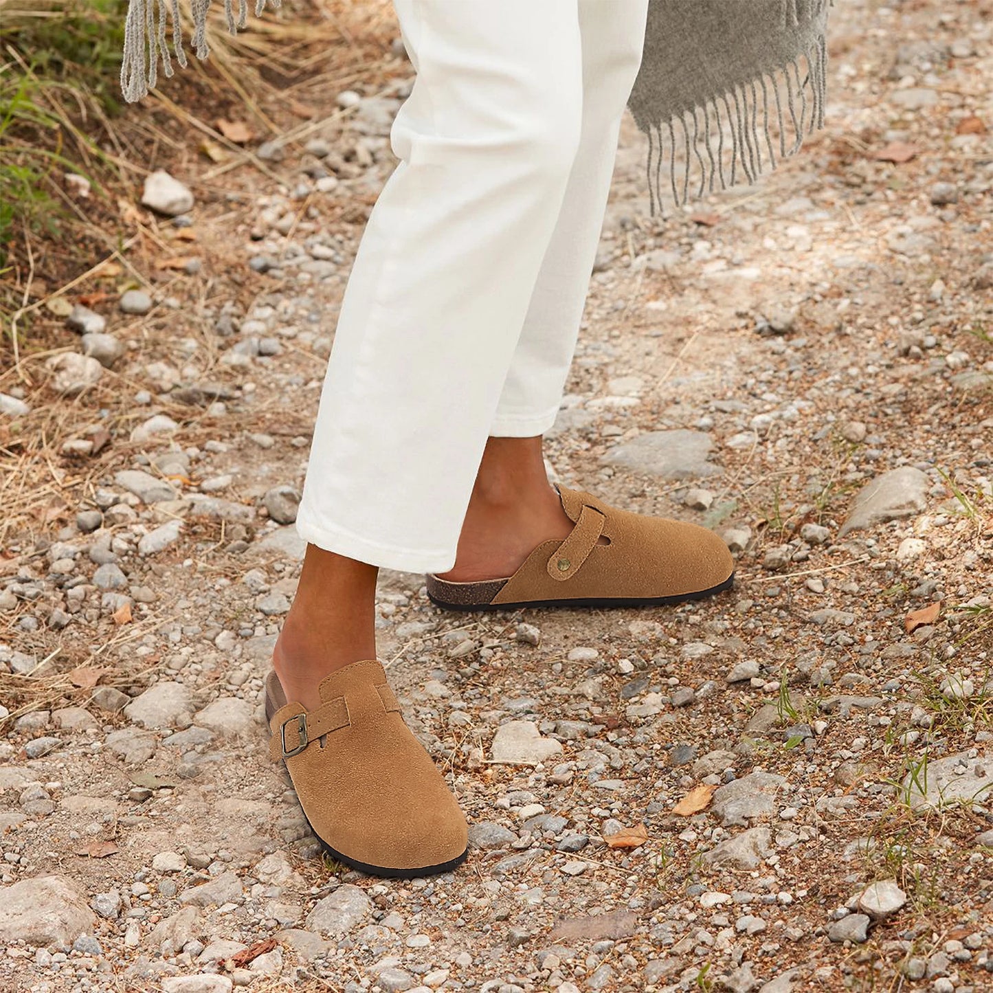 Mules en daim pour femmes Comwarm Fashion, pantoufles, sabots pour hommes, sandales à semelle intérieure en liège avec soutien de la voûte plantaire, claquettes d’extérieur pour la plage, chaussures d’intérieur